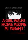Девушка возвращается одна ночью домой